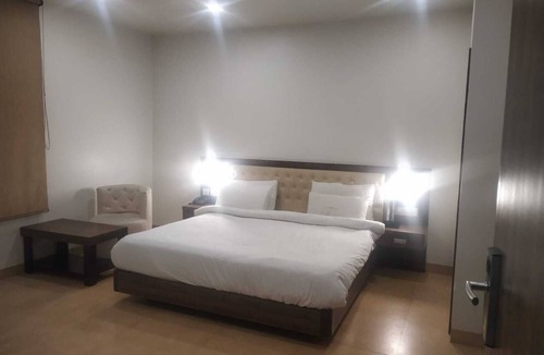 Jhotwara Hotel | The Palm Hotel & Restaurant
