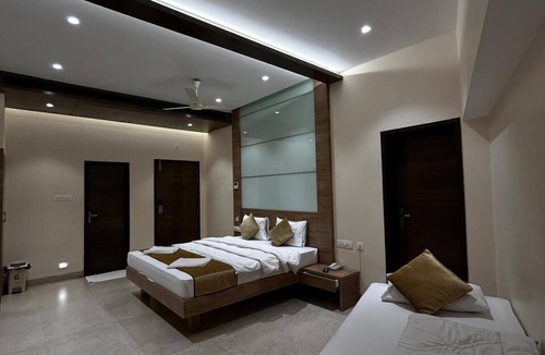 Kanchipuram Hotel | The Paradise Hotel - Luxury Stay