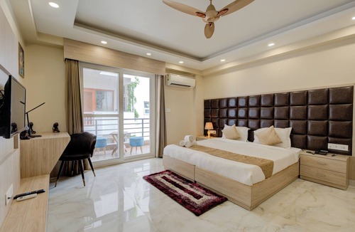 Sector 51 Apartment | The Paras Studio Serviced Apartment with Balcony