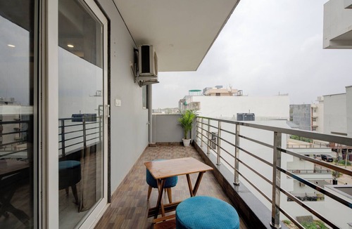 Sector 51 Apartment | The Paras Studio Serviced Apartment with Balcony
