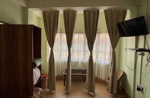 Mirik Bed & Breakfast | The Parijat Inn