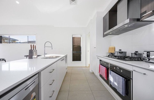 The Ponds House | The Pond sweet 4 br home by Coles with&WiFi