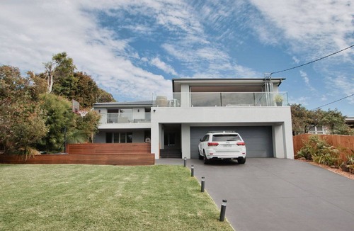 Wamberal House | The Pool House - Light and Spacious