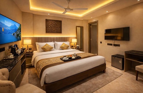Jangpura Hotel | The PratiQ Luxe - Paschim Vihar