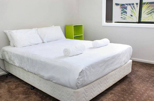 North Tamworth Apartment | The 'Quintet' - Comfort & value