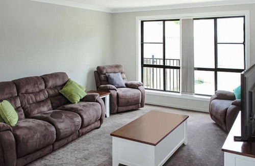North Tamworth Apartment | The 'Quintet' - Comfort & value