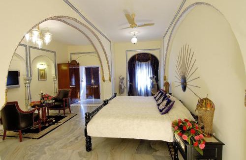 Amer Fort Road Hotel | The Raj Palace (Small Luxury Hotels of the World)