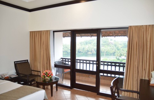Azhinjilam Resort | The Raviz Kadavu
