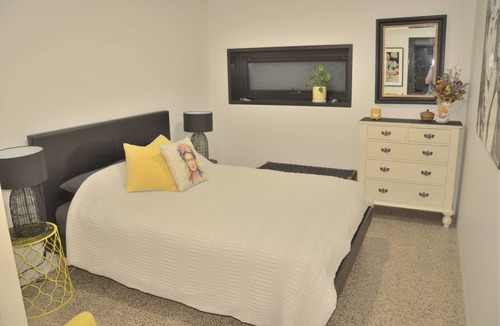 Dudley West House | The Rusty Kangaroo Hideaway Retreat - Exclusive Ocean View Couples