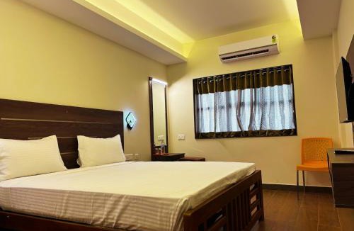 Lalgudi Hotel | The Sam's Court Elite Stay