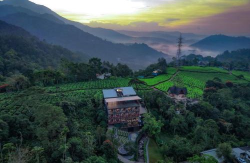 Chithirapuram Hotel | The Saray Munnar Luxury Resort with Pool by VOYE HOMES