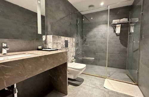 Mangalore Hotel | The Sea View