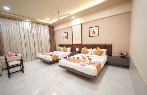 Nathdwara Hotel | The Sky Imperial Hotel Gopal Darshan