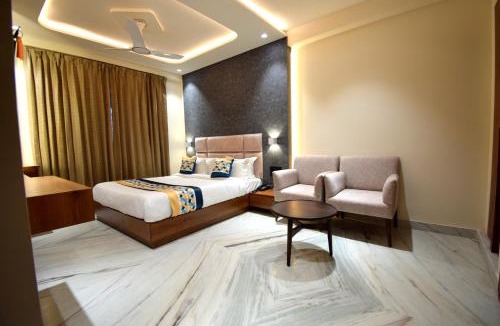 Nathdwara Hotel | The Sky Imperial Hotel Sugam - 10 Meters from Shrinathji Temple