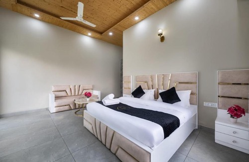 Kuthar Apartment | The Summer House I Open Air Lawn & Plunge Pool I 4 Bedroom Villa l Bonfire I Dance I Music I Full Party l Managed By ExoticStays Group