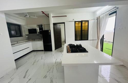 Balewadi Apartment | The Ten - Cozy 3bhk in Baner