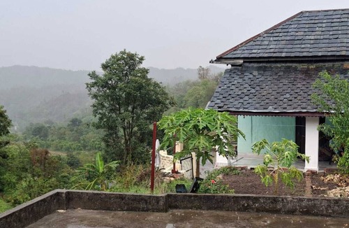 Chintpurni Bed & Breakfast | The Thanedar Sahib -100+ year-old, 4-bedroom Himachali-style homestay