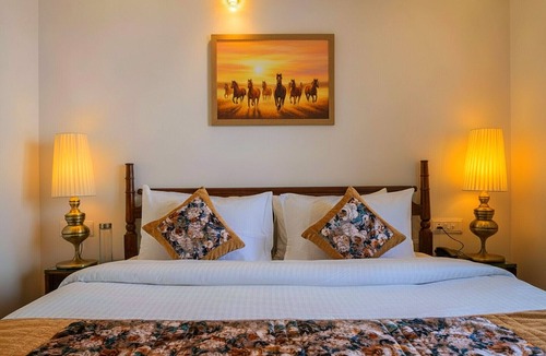 Amritpur Hotel | The Urban Escape