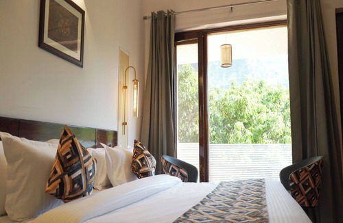 Garjia Hotel | The Whispering Oaks Corbett
