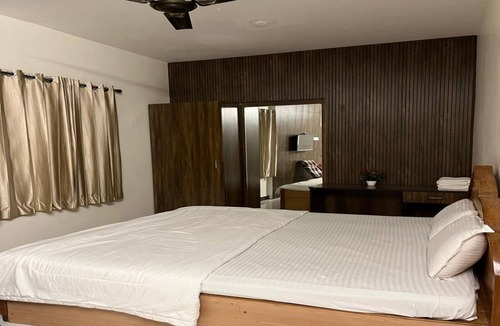 Wellington Hotel | The Whistling Pine Woods