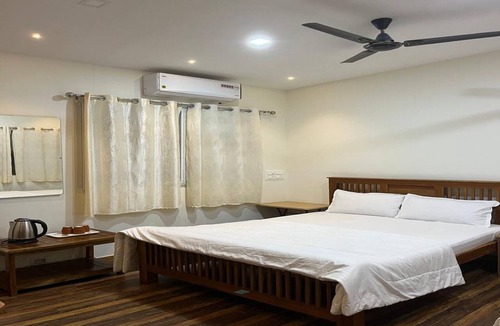Wellington Hotel | The Whistling Pine Woods
