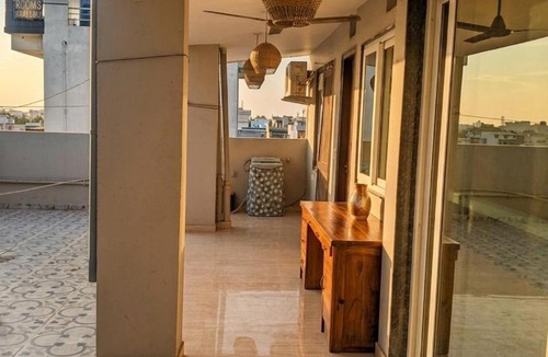 Sector 39 House | "The White Casa"- Sector 39 Near Medanta Medicity