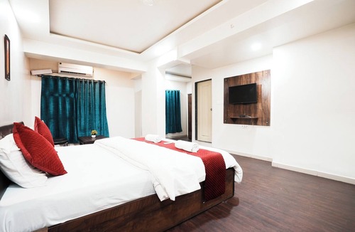 Nanded Hotel | The White House