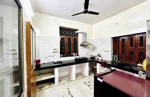 Jhotwara Apartment | The Yellow Door: Friendly 5 Star 2200²ft Independent, Modern Cozy & Central Home