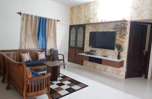 Tiruchirappalli House | Thiruveesar Family Retreat near Airport