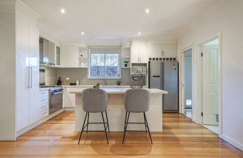 Nunawading House | This house is a 3 bedroom(s), 2 bathrooms, located in Nunawading, VIC.