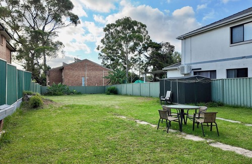Yagoona House | Three bedrooms house for families centrally located in Sydney