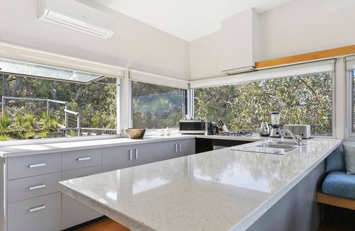Fairhaven House | Timbara Hideaway - Ocean Views - Pet Friendly