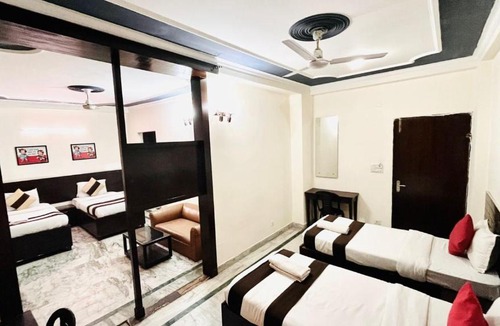 DLF Phase 3 House | Tipsyy Inn 006