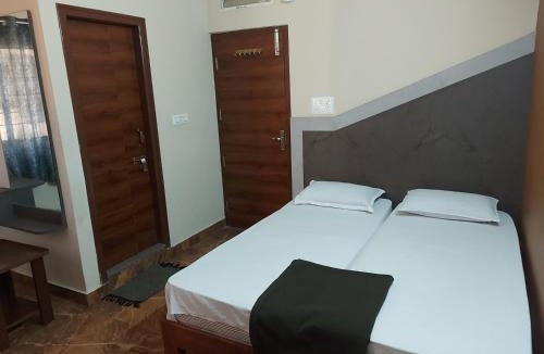 Kalasipalya Hotel | TKS Residency