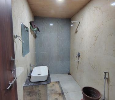 Basoda Resort | Tomar Paradise Resort