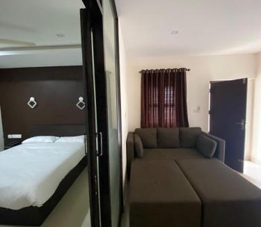 Valanchery Hotel | Town Hub