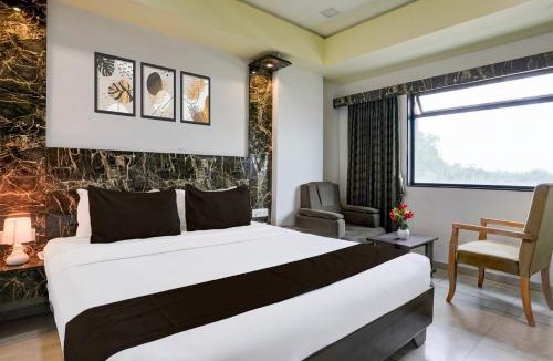 Anand Hotel | Townhouse Anand Formerly Hotel The Maison