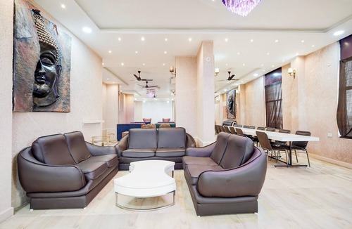 Kota House | Townhouse City Mall Kota Hotel High Society