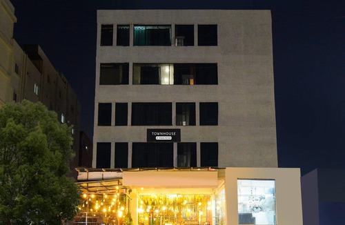 Madhapur House | Townhouse HITEC City Metro Station