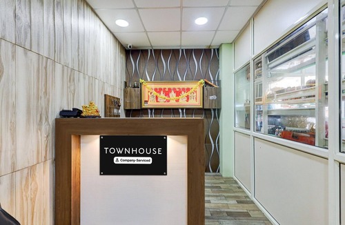 Koyambedu House | Townhouse Koyambedu Metro Station