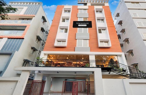MVP Colony Hotel | Townhouse MVP Sector With Kailasagiri Hill View
