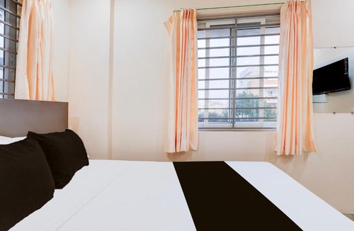 MVP Colony Hotel | Townhouse MVP Sector With Kailasagiri Hill View