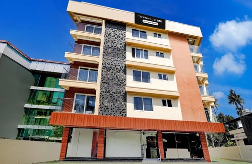 Nedumbassery House | Townhouse Oak Cochin International Airport