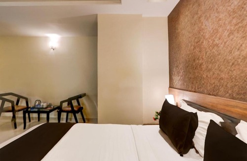 HITEC City Hotel | Townhouse Oak Madhapur Nera Regency