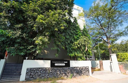 Ramdaspeth Hotel | Townhouse Oak Ramdaspeth KRIMS Hospital