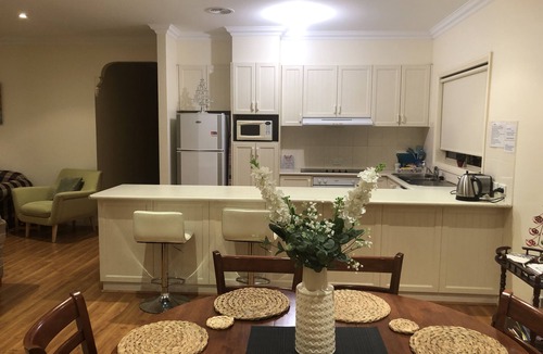 Swan Hill House | Tralea, great get away, 3 bedroom town house. Central location. Sleeps 6 Wifi