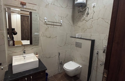 Bullawala Apartment | Tranquil 2-bedroom apartment with AC in Dehradun