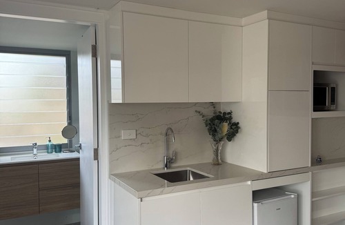 Davidson Apartment | Tranquil bush setting, with private access and off street parking