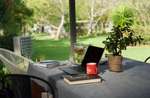 Mangrove Mountain House | Tranquil Central Coast Farmstay: feed animals + farm tour for couples & families