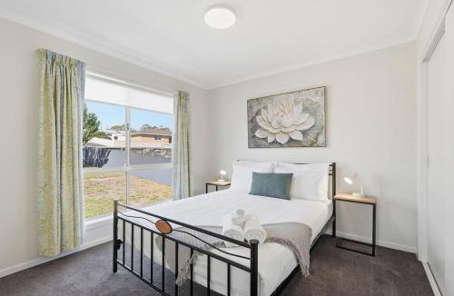 Triabunna House | Tranquil Escape by the Water